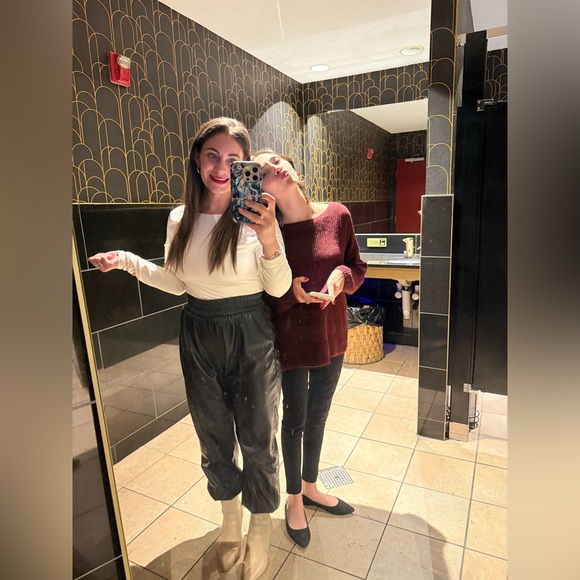 Meet your Posher, Briana - Picture 1 of 1